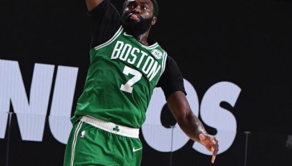  杰伦布朗爆发绿军大胜黄蜂稳固东部第二